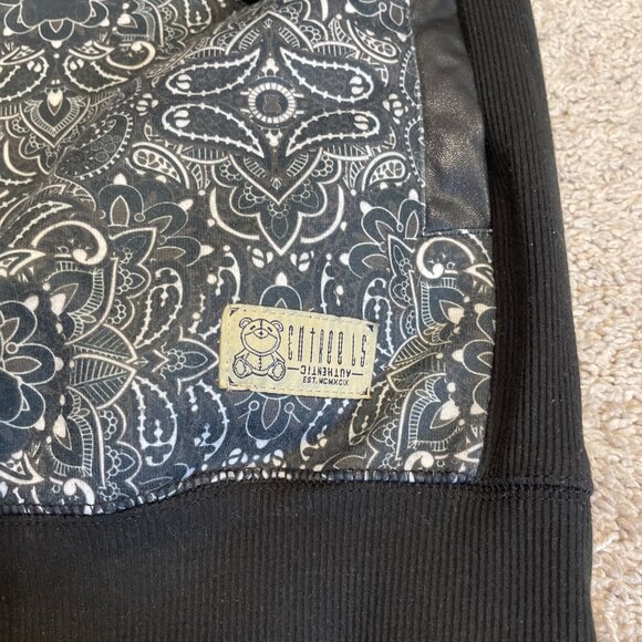 Entreels Men's Paisley Fleece Pullover Top Size XL Faux Leather Trim Grunge Emo - Picture 3 of 10